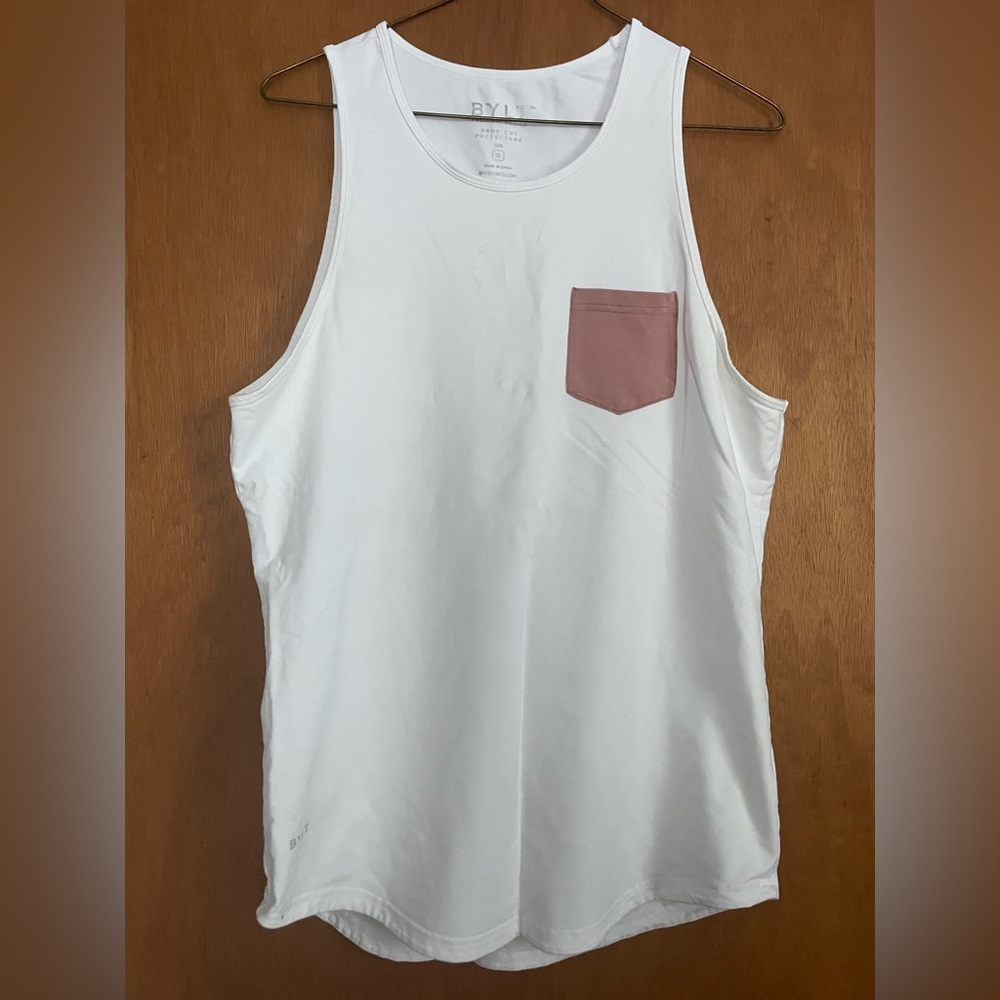New without tags (NWOT) BYLT Deep Cut Pocket Tee in XL